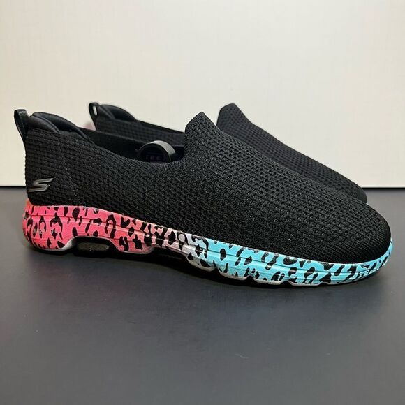 Womens SKECHERS GOWalk 5 Edgy Animal Print Slip On Shoes / Size 6 - Picture 1 of 9
